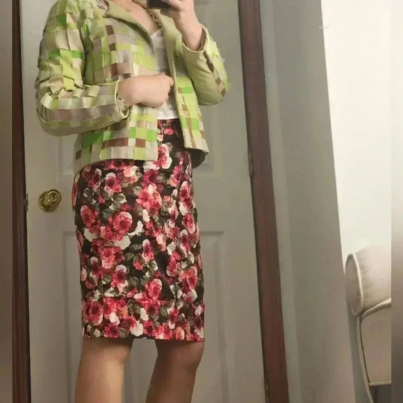 Banana Republic Floral skirt with pockets - Picture 2 of 11